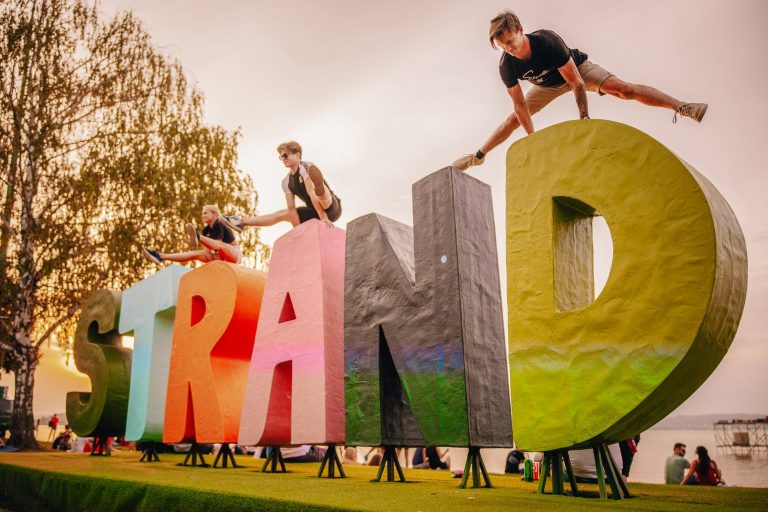 Zamárdiba érkezik Robin Schulz és a STRAND-on tér vissza a legendás RetroStrars fesztivál: Teljes a STRAND Fesztivál nyitónapja